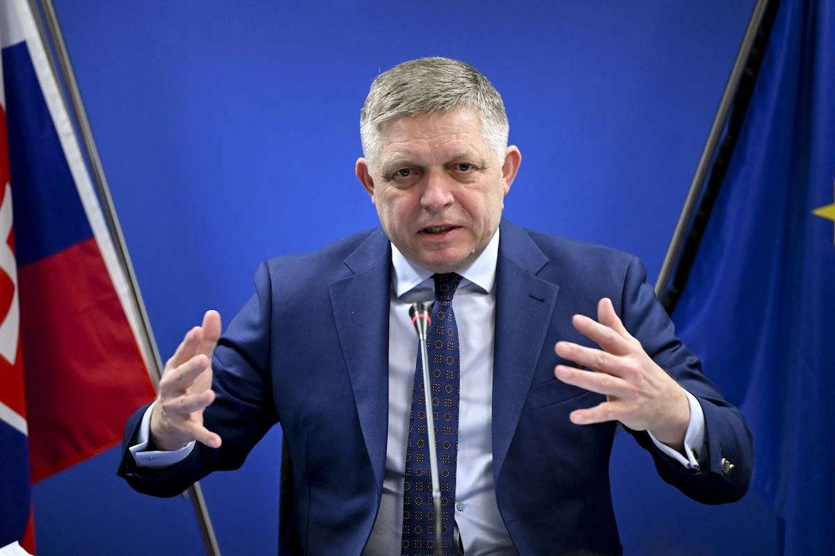 Фіцо прагне відвідати Росію 9 травня: запит на проліт отримала ще одна країна