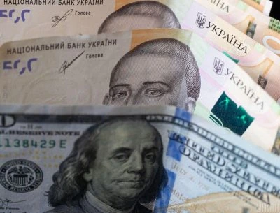 Скільки коштуватимуть 100 доларів до 26 квітня: свіжий прогноз банкіра