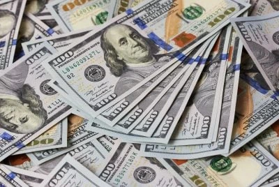 Скільки коштуватимуть 100 доларів перед Великоднем: прогноз банкіра до 12 квітня